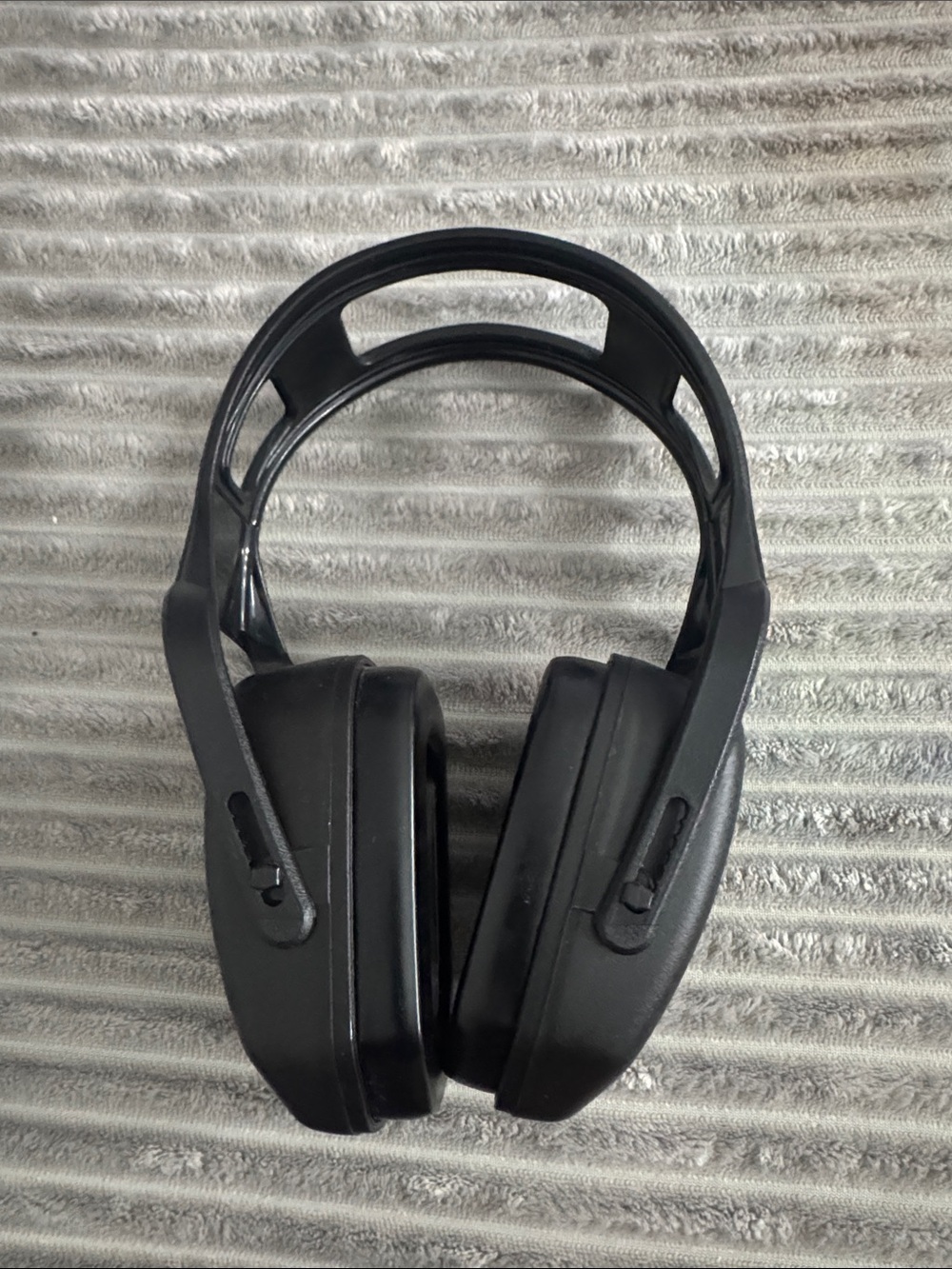 Hearing protection earmuffs